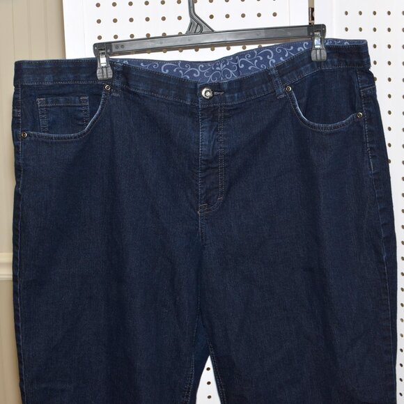 Plus Size 24W Faded Glory Super Dark Wash Denim Relaxed Fit Capri Jeans - Picture 2 of 10